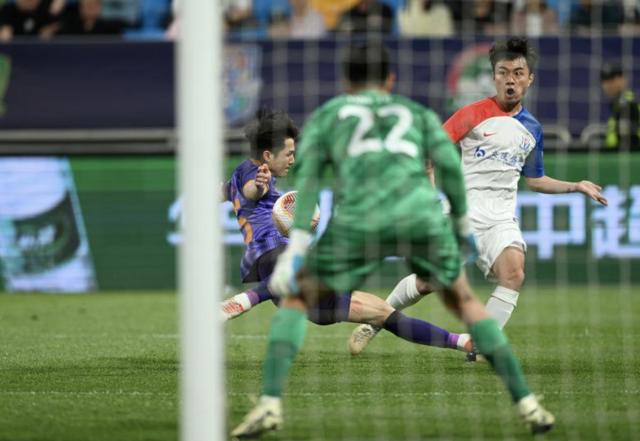 1735620686990065572.png pp电子-曹赟定退役:十四载坚守梦未圆 退役亦留憾与光