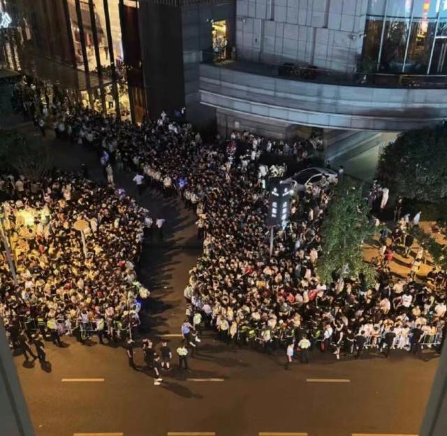 1726034268057084870.jpg pp电子-【夜读】奥纳纳:我对球迷的要求很高。