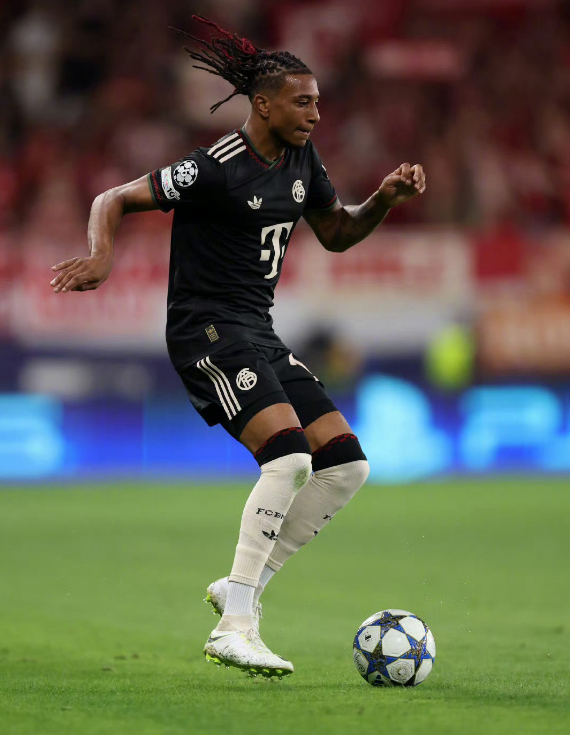 pp电子-格纳布里将功补过，韩国铁卫攻防一体，拜仁3-1科隆造德甲神迹