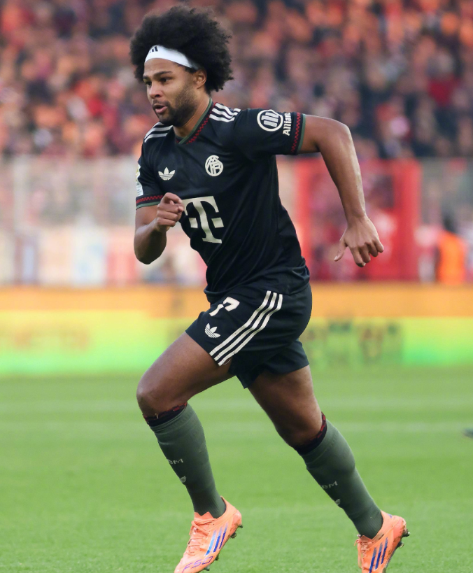 pp电子-格纳布里将功补过，韩国铁卫攻防一体，拜仁3-1科隆造德甲神迹