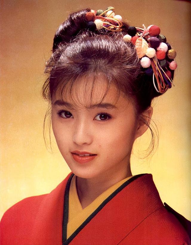 pp电子-堕落的“清纯女星”酒井法子,这张腿间蝴蝶背后,隐藏着的故事