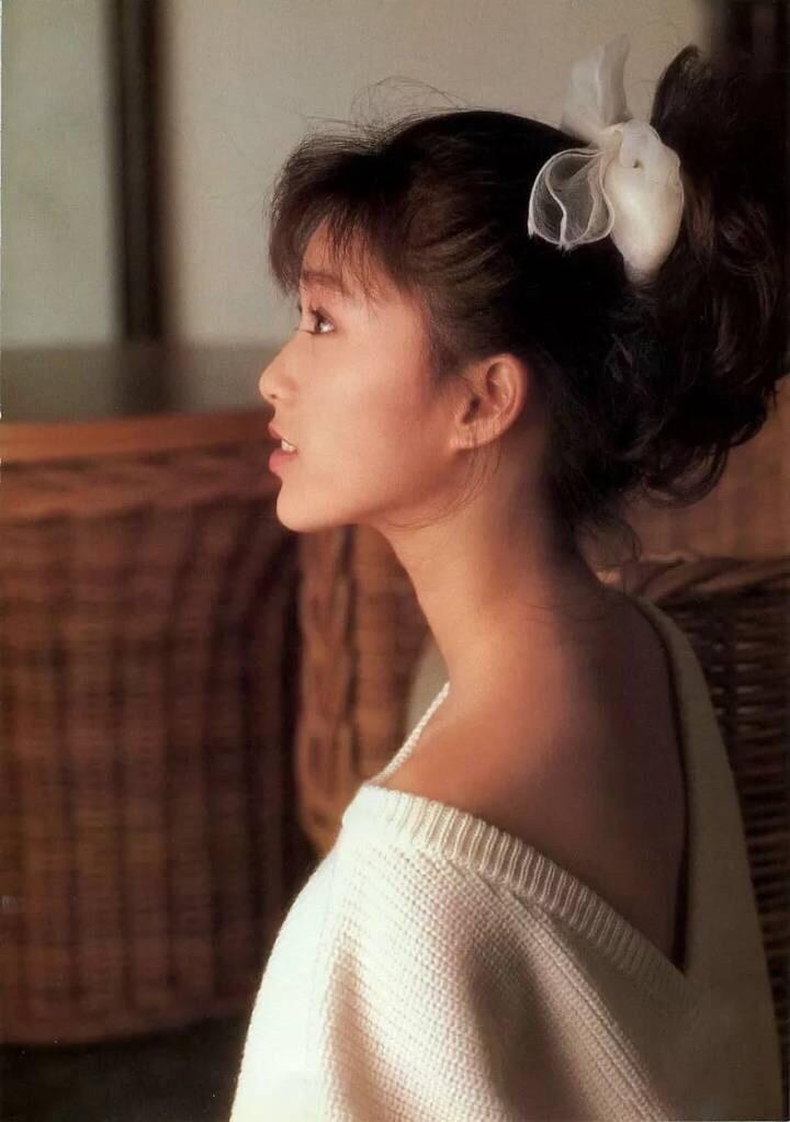 pp电子-堕落的“清纯女星”酒井法子,这张腿间蝴蝶背后,隐藏着的故事